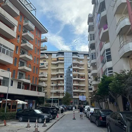 Enzo アパート Vlorë